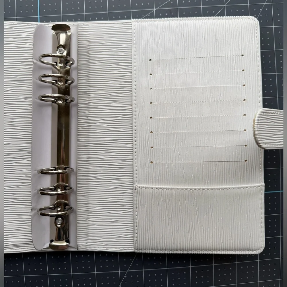 Binder - Picture 4 of 6